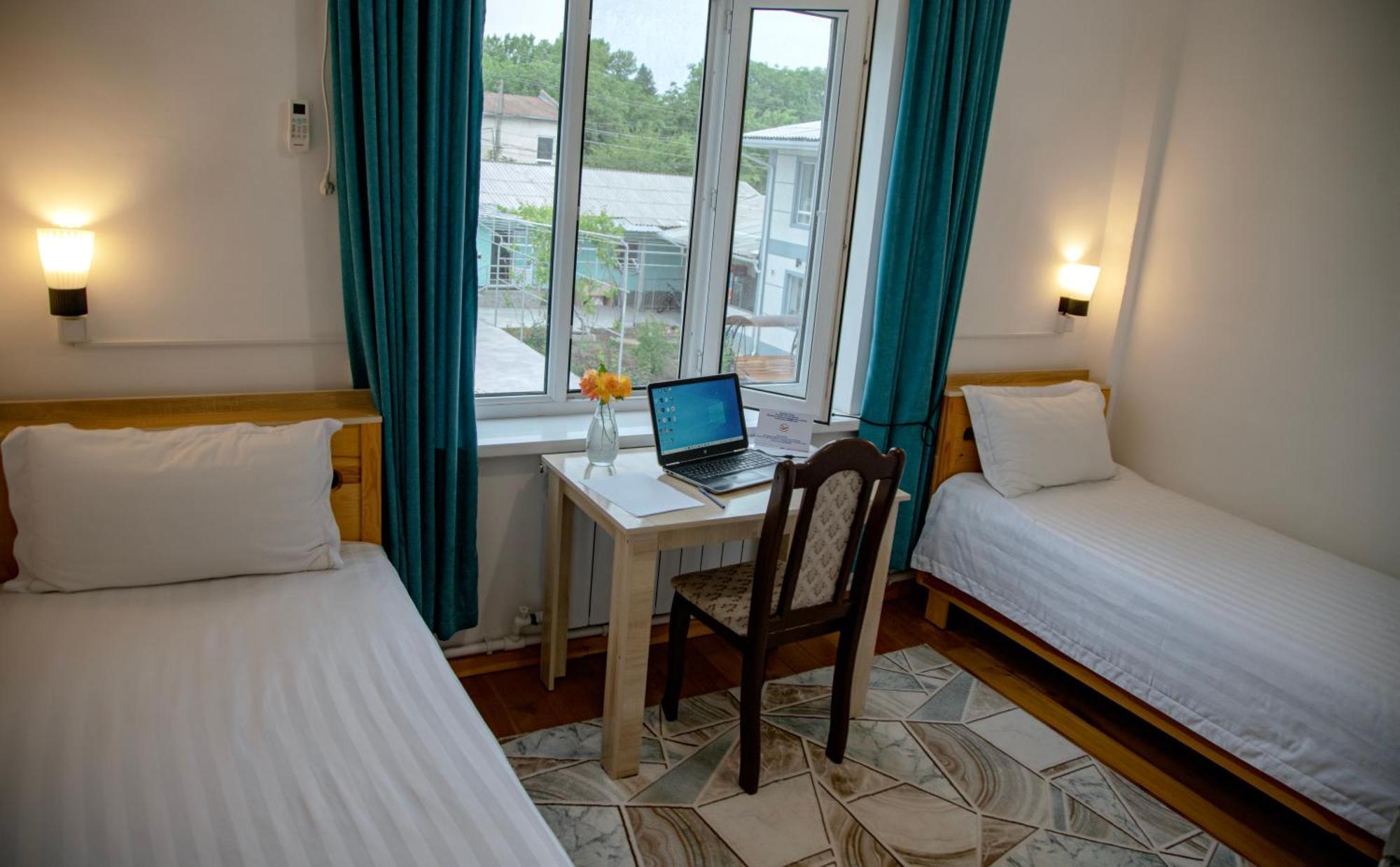 Hotel Good Night Jalal-Abad Exterior foto
