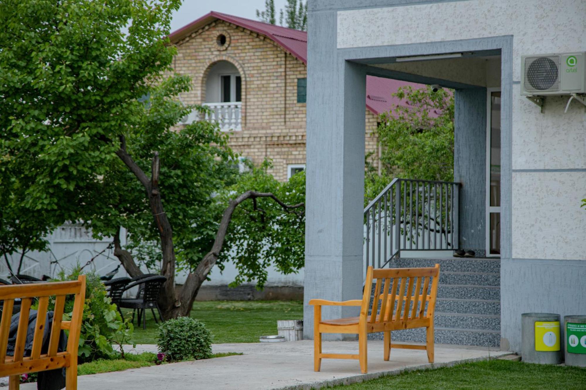 Hotel Good Night Jalal-Abad Exterior foto